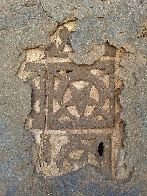 Prisoner motifs in the midst of history thumbnail