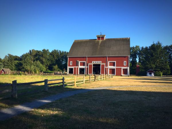 Historical Hovander Farm Barn thumbnail