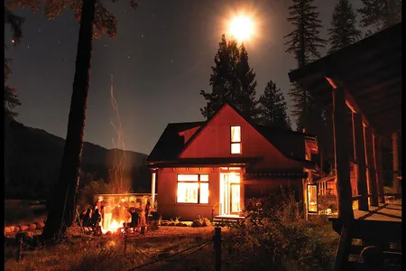 If you hike to the Minam River Lodge, thinking about the amazing food, including smokehouse bacon and foraged morels, may keep you going.
