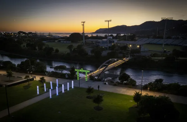 Maori lighting at dawn thumbnail