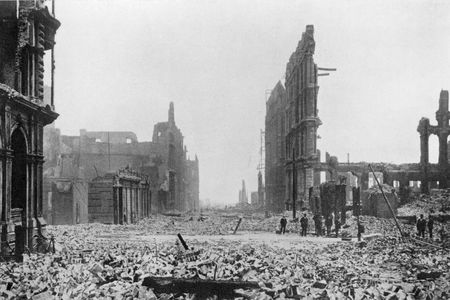 A view looking down Pine Street in the wake of the 1906 Earthquake.