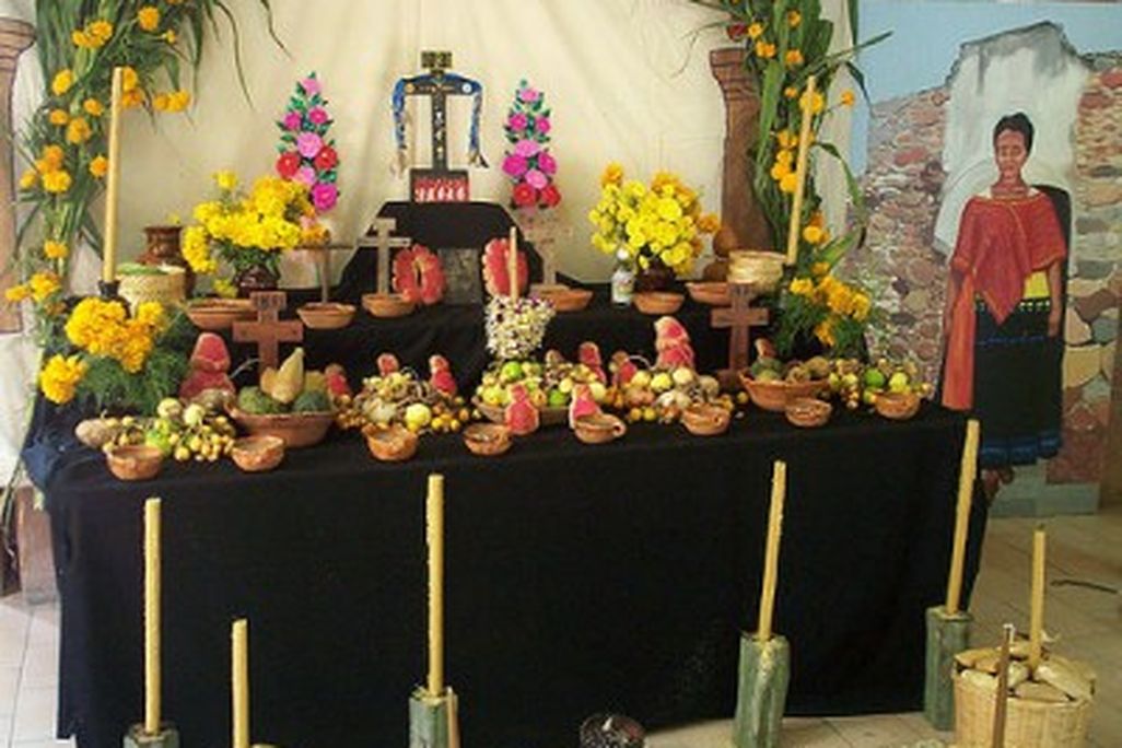 20110520090158dayofthedead-altar-by-mexican-wave-400x300.jpg