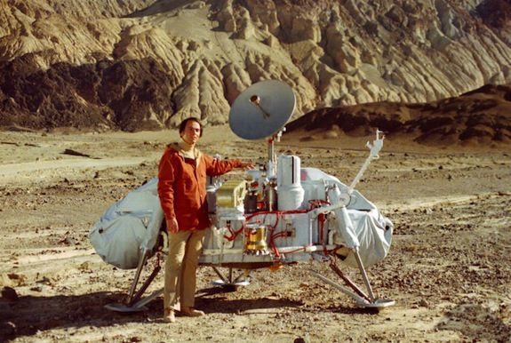 Sagan with a model of the Viking lander.