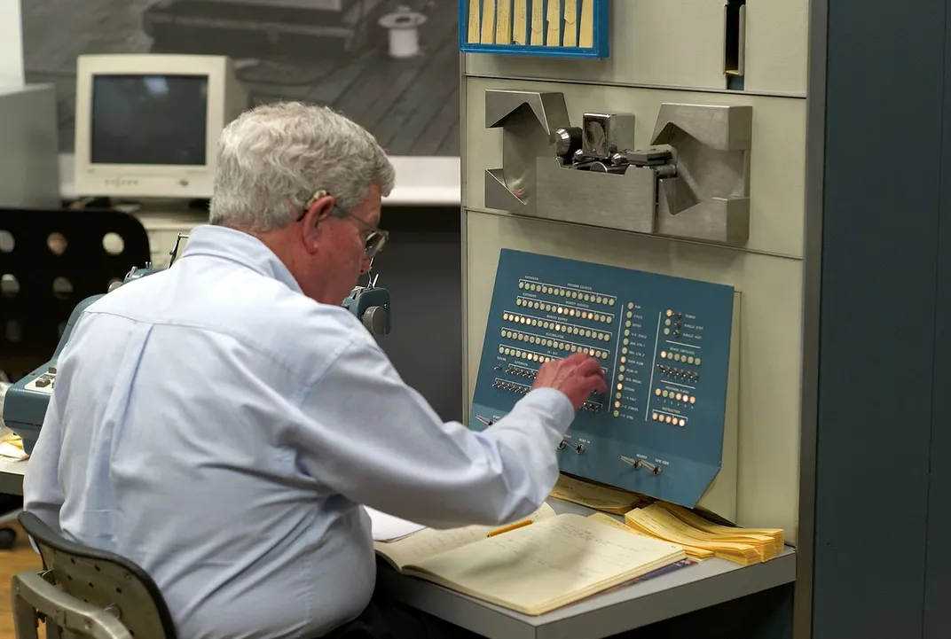 Spacewar! - PDP-1 - One of the First Video Games (MIT 1962)