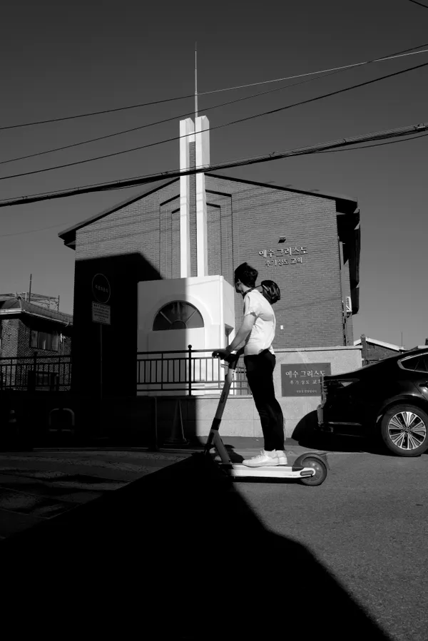 Scootering through Seoul thumbnail