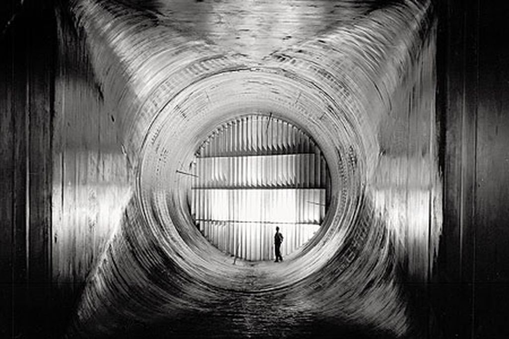 Just past the standing figure, a chamber with movable sidewalls controls the Mach number of air entering the diffuser.