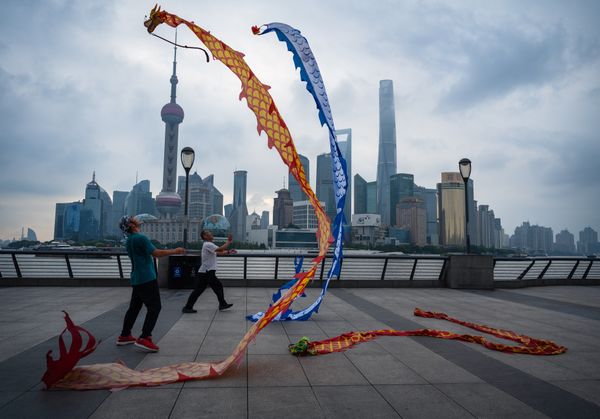 Dragon Catches The Pearl thumbnail