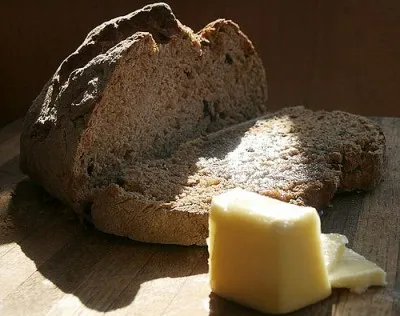 20110520090151Irish-soda-bread-by-MizD-400x316.jpg