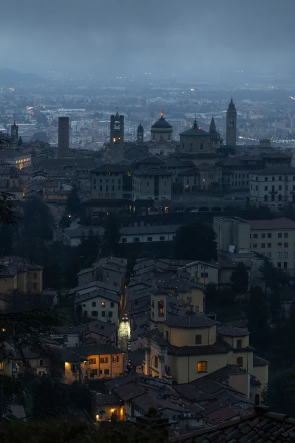 Night, devouring the city of Bergamo. thumbnail