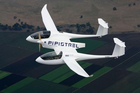 A Pipistrel Taurus G4 won an all-electric race in Santa Rosa, California in 2011, but has not yet entered the 2022 Pulitzer race. 