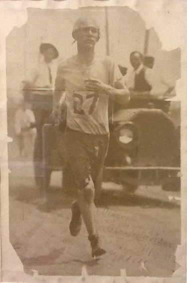 Bill running, May 1913, in St. Louis
