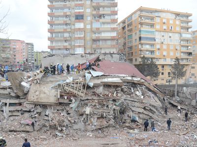 Rescue workers and volunteers conduct search and rescue operations in the rubble of a collasped building in Diyarbakir, Turkey.&nbsp;