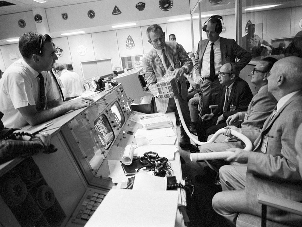 1280px-Apollo_13_Mailbox_at_Mission_Control.jpg