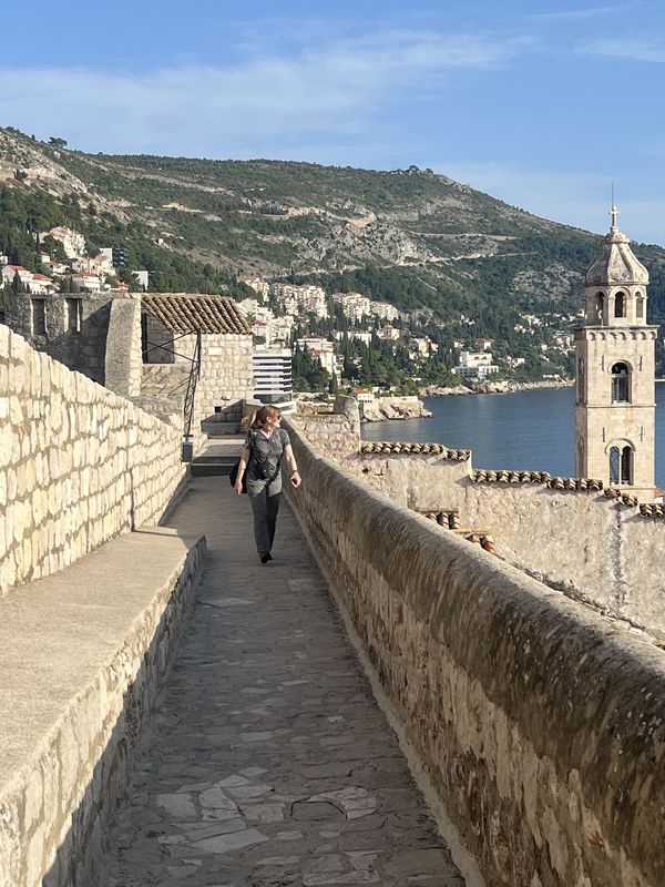 Walking the city walls of Dubrovnik thumbnail
