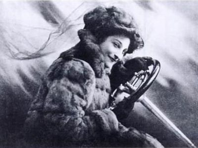 Dorothy Levitt, one of the first female racecar drivers, wrote some not-so-timeless advice for other drivers way back in 1909.