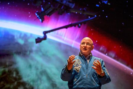 Scott Kelly expounds on his adventures in orbit.