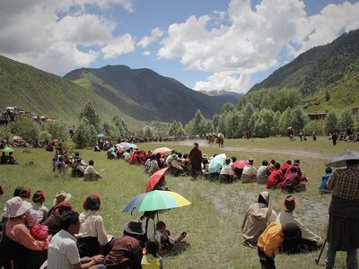 Once the track is formed with "people fences" on either side, crossing is strictly prohibited—they believe "cutting" it will upset the deities and lead to accidents during the race. Now with improved transportation in the region, more outsiders visit Dzongsar for the festival and often break this rule.