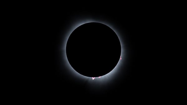 Total Solar Eclipse in Totality thumbnail