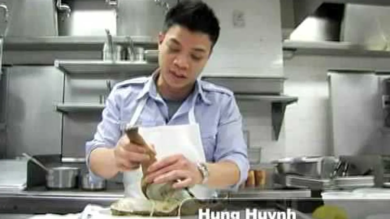 Preview thumbnail for Top Chef Shows How to Cook a Geoduck