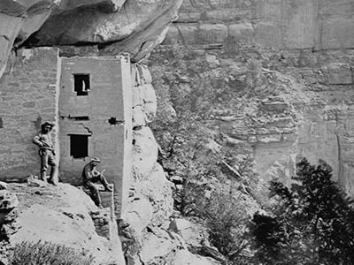 Anasazi cliff dwelling
