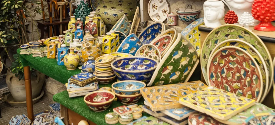  Traditional ceramics in Sicily 