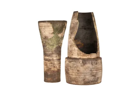 Even broken in two pieces, the rare pot shattered presale estimates.