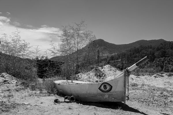 Canoe on dry land thumbnail