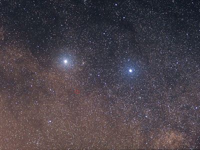 The Centauri system: Alpha Centauri A is the bright star to the left, Alpha Centauri B is the bright star to the right, and Proxima Centauri is circled in red.