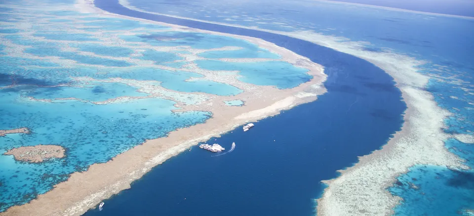 The channel between Hardy and Hook Reefs, Great Barrier Reef 