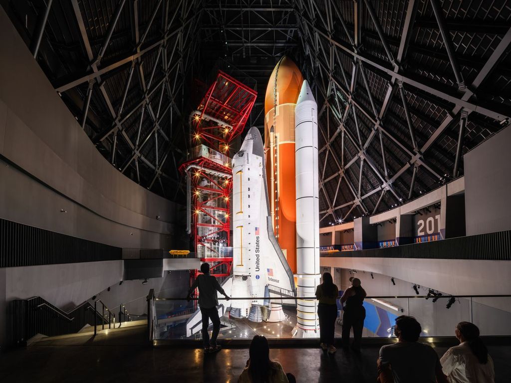 See the Space Shuttle ‘Endeavour’ in a Unique Vertical Display Before Its New Exhibition Launches at the California Science Center