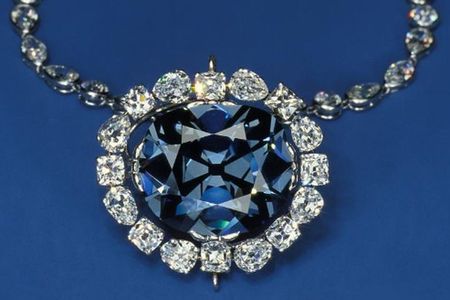 Smithsonian Associates Streaming presents surprising stories behind the jewels in the Smithsonian National Gem Collection.