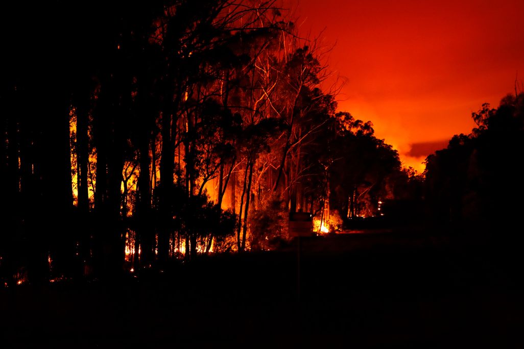 Fires blaze through the night in Australia