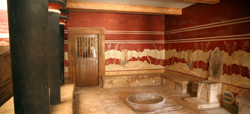  Throne room in the Palace of Knossos 
