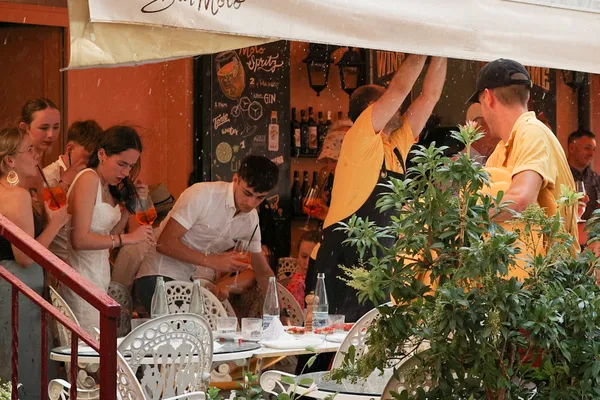 Aperitivo in the Rain thumbnail