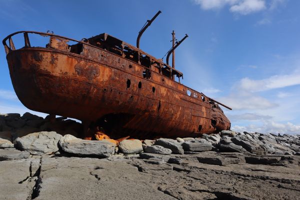 Shipwreck on Inish beag thumbnail