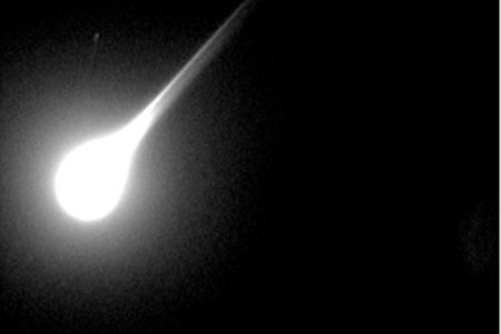 New research claims to have found the earliest evidence of a person being killed by meteorite. This photo depicts a meteorite entering Earth's atmosphere during the Leonid meteor shower in November 2002.