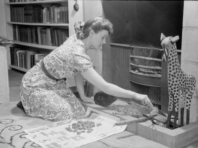 Part of the housework of a London housewife, 1941