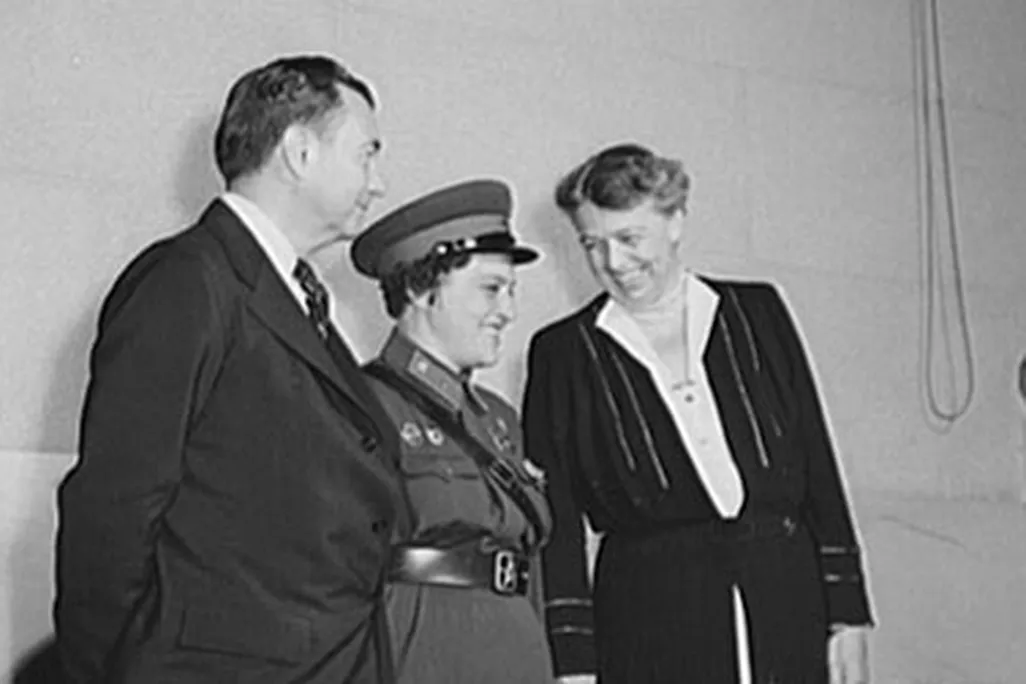 Justice Robert Jackson, Lyudmila Pavlichenko and Eleanor Roosevelt in 1942.