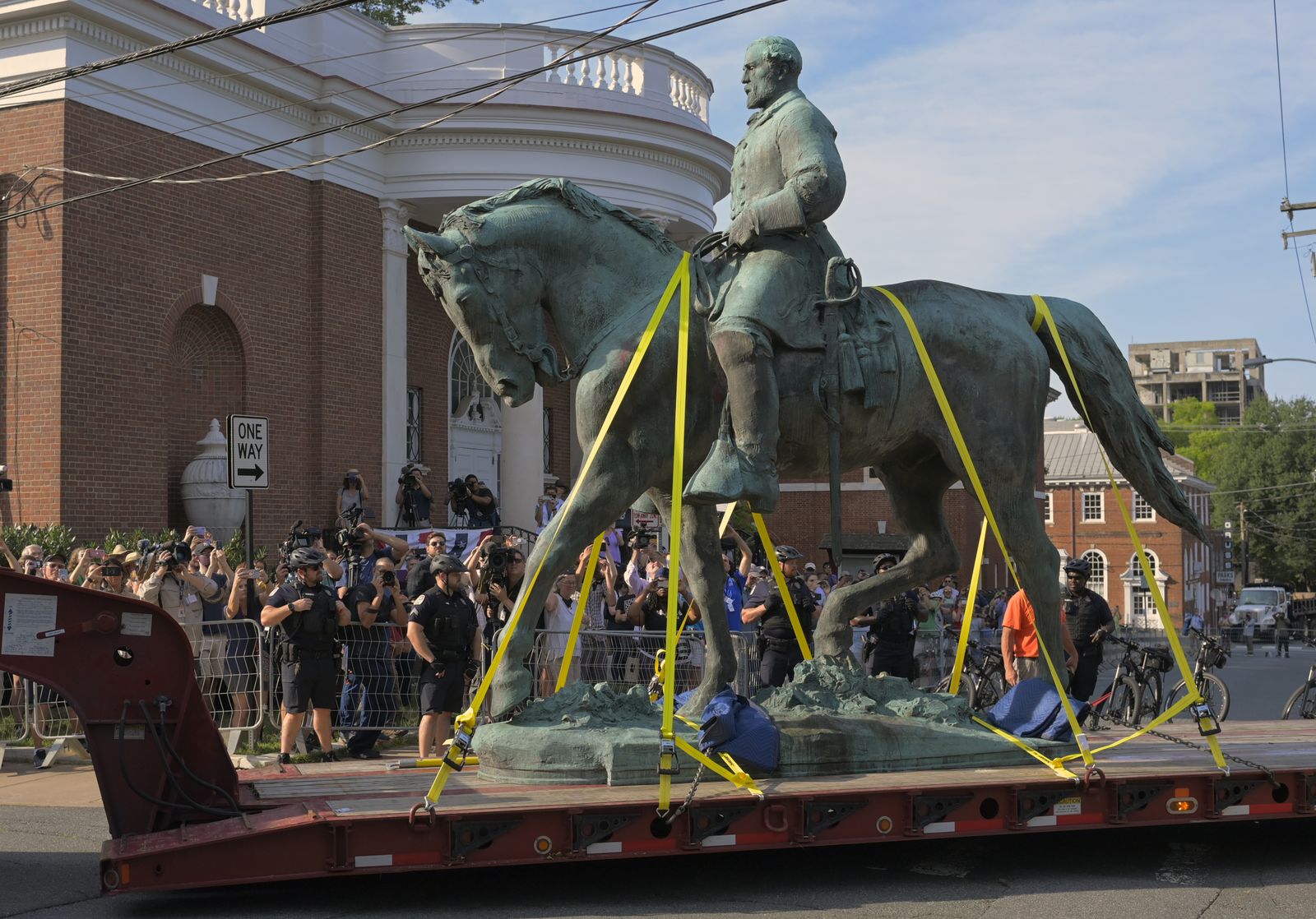 Charlottesville’s Robert E. Lee Statue Will Be Melted Down, Transformed Into New Art | Smart News