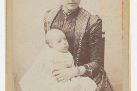 Jo van Gogh-Bonger and her son Vincent Willem, as photographed in Paris in 1890