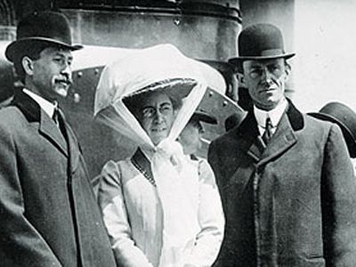 Orville, Katharine, and Wilbur Wright return from England in 1909.