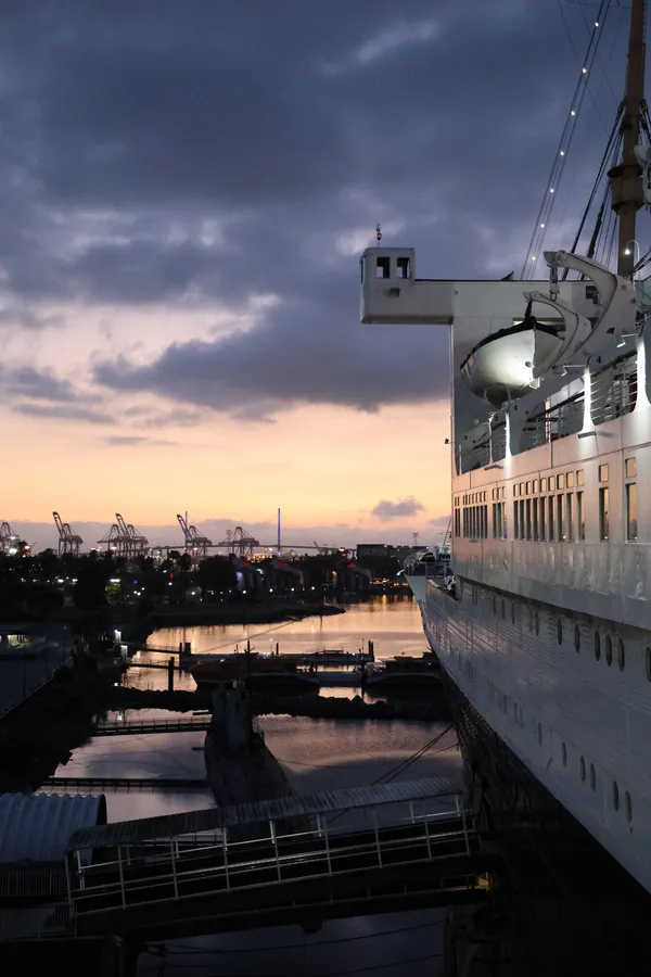 Sunsets with the Queen thumbnail