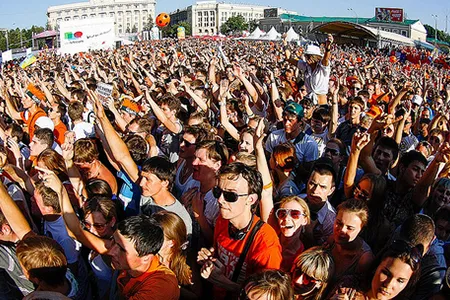 Thousands of Dutch fans celebrate a soccer match between Netherlands and Germany in the Ukranian city of Kharkiv in 2012. The fans and their German counterparts likely share hundreds of genetic ancestors from the past thousand years.