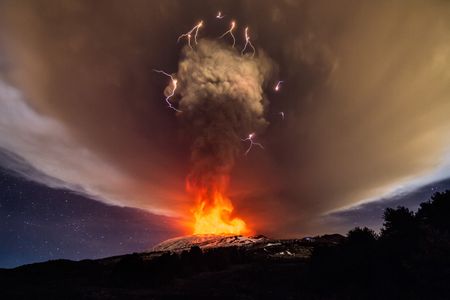 Mount Etna's eruption on December 3, 2015 was powerful enough to produce volcanic lightning 