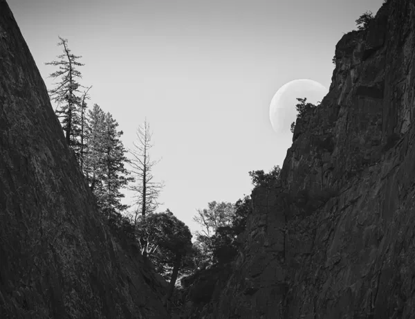 Moonrise in Yosemite thumbnail