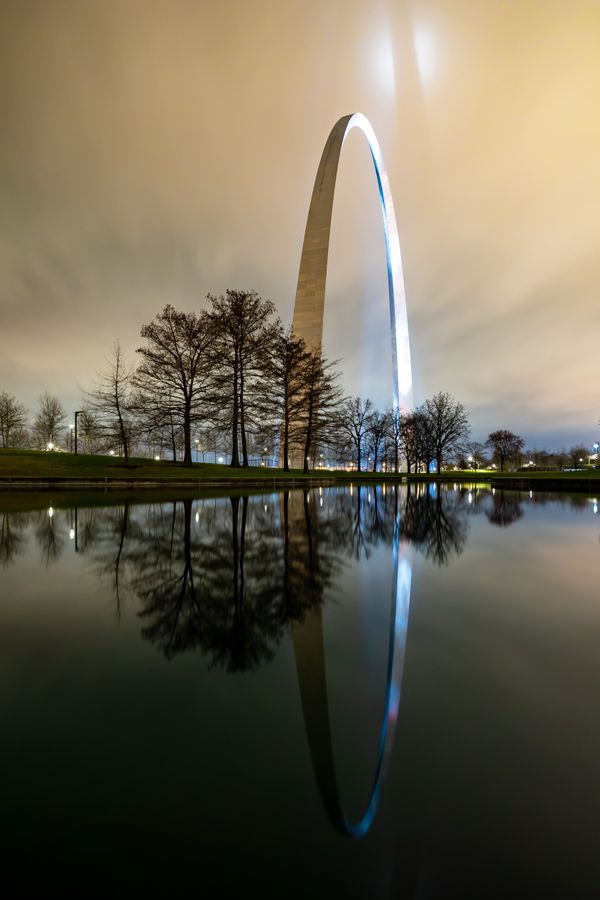 Gateway Arch on a Cloudy Evening 02 thumbnail