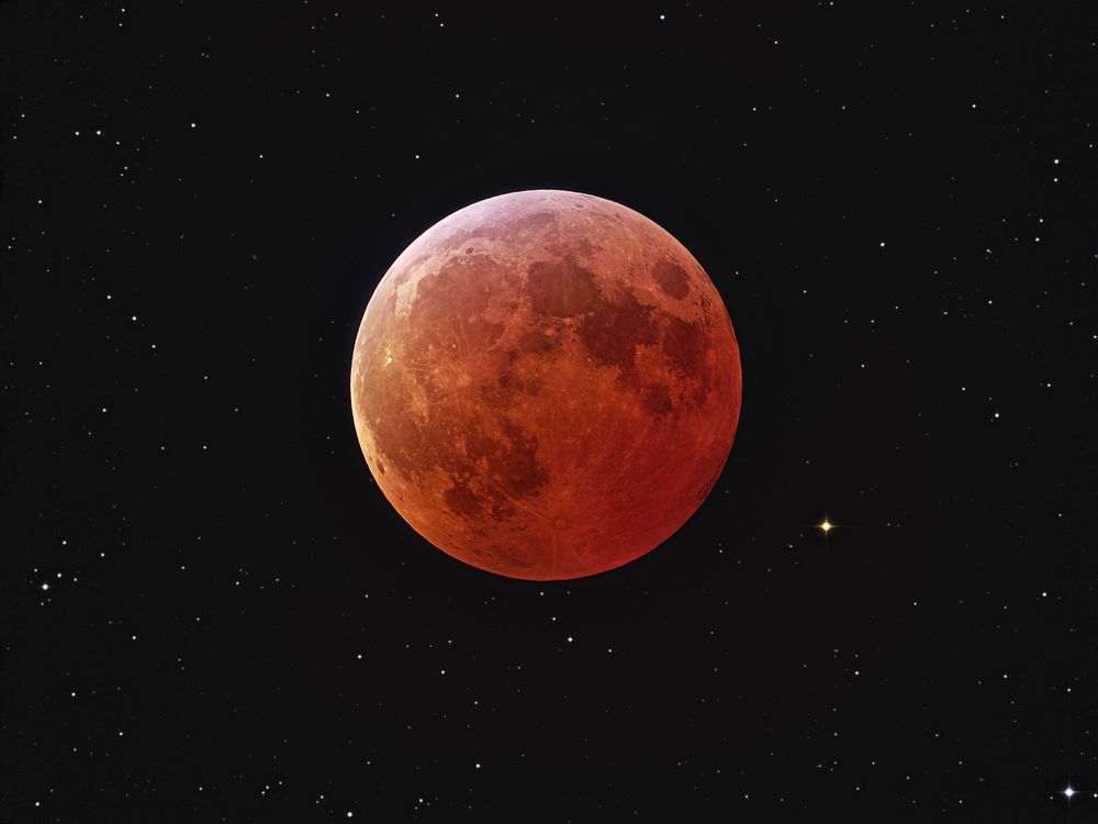 707429main_lunar_eclipse_lrg.jpg