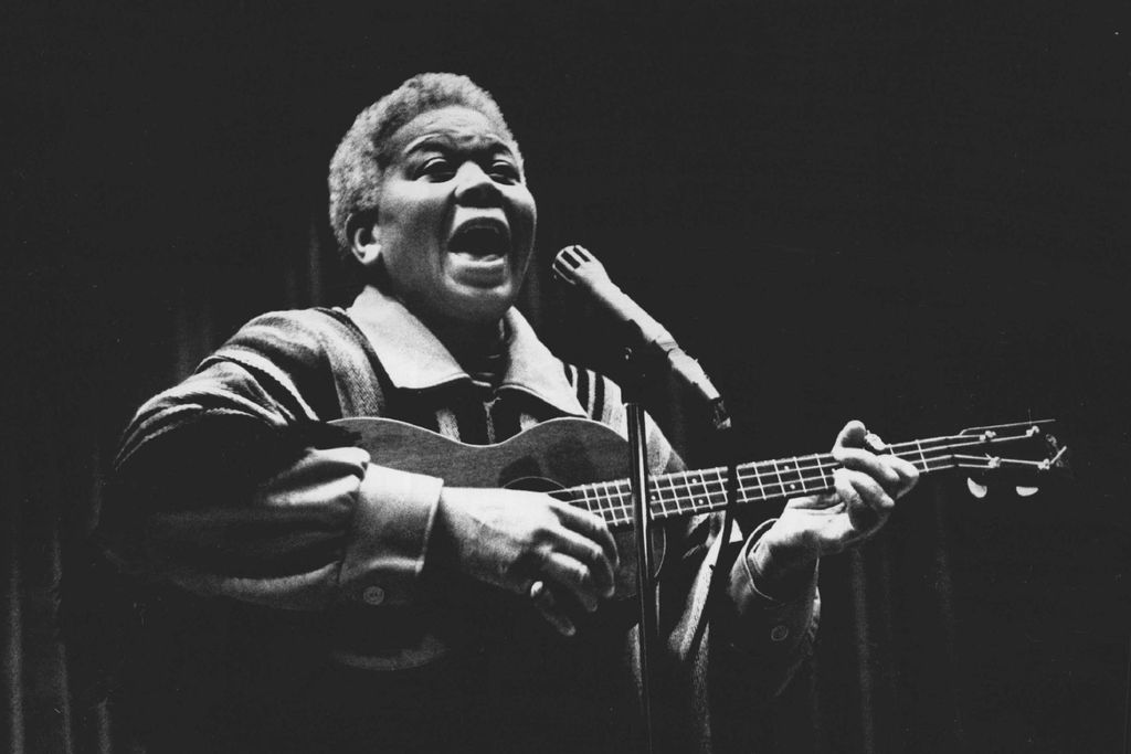 Ella Jenkins performing