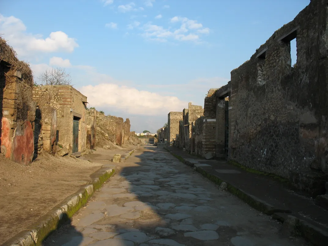 Italian Police Catch Tourist Stealing Stones From the Ancient City of Pompeii