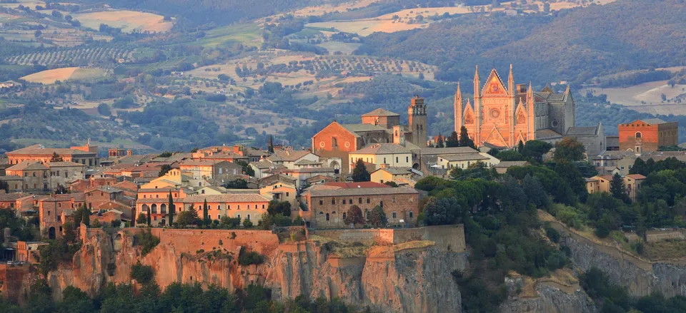  The Etruscan town of Orvieto, sitting high above the Umbrian plain 